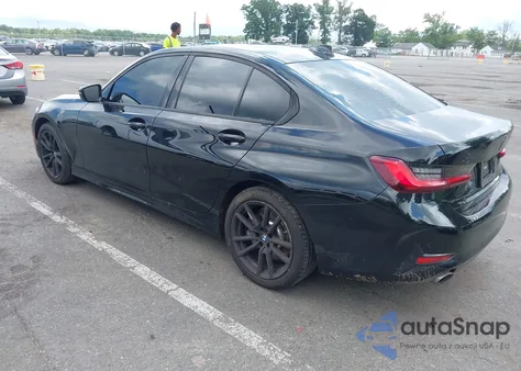 2022 BMW 330I xDrive z USA, uszkodzony, nr VIN 3MW5R7J07N8C54981